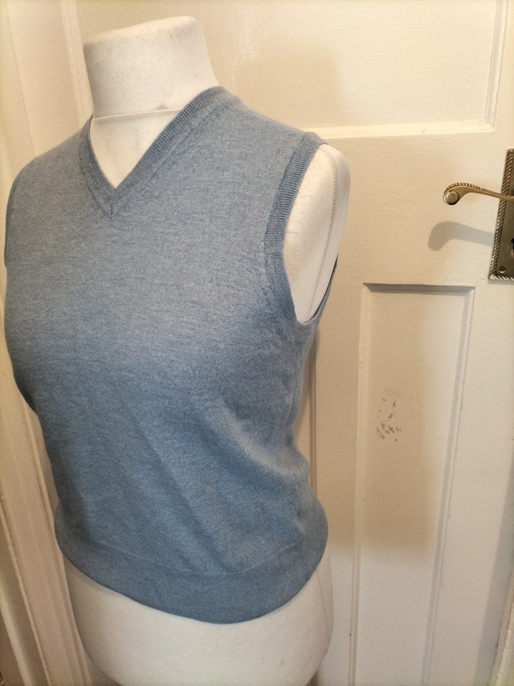 Mens Black Brown Size Large Blue V Neck Sleeveless Jumper Comes Up Small