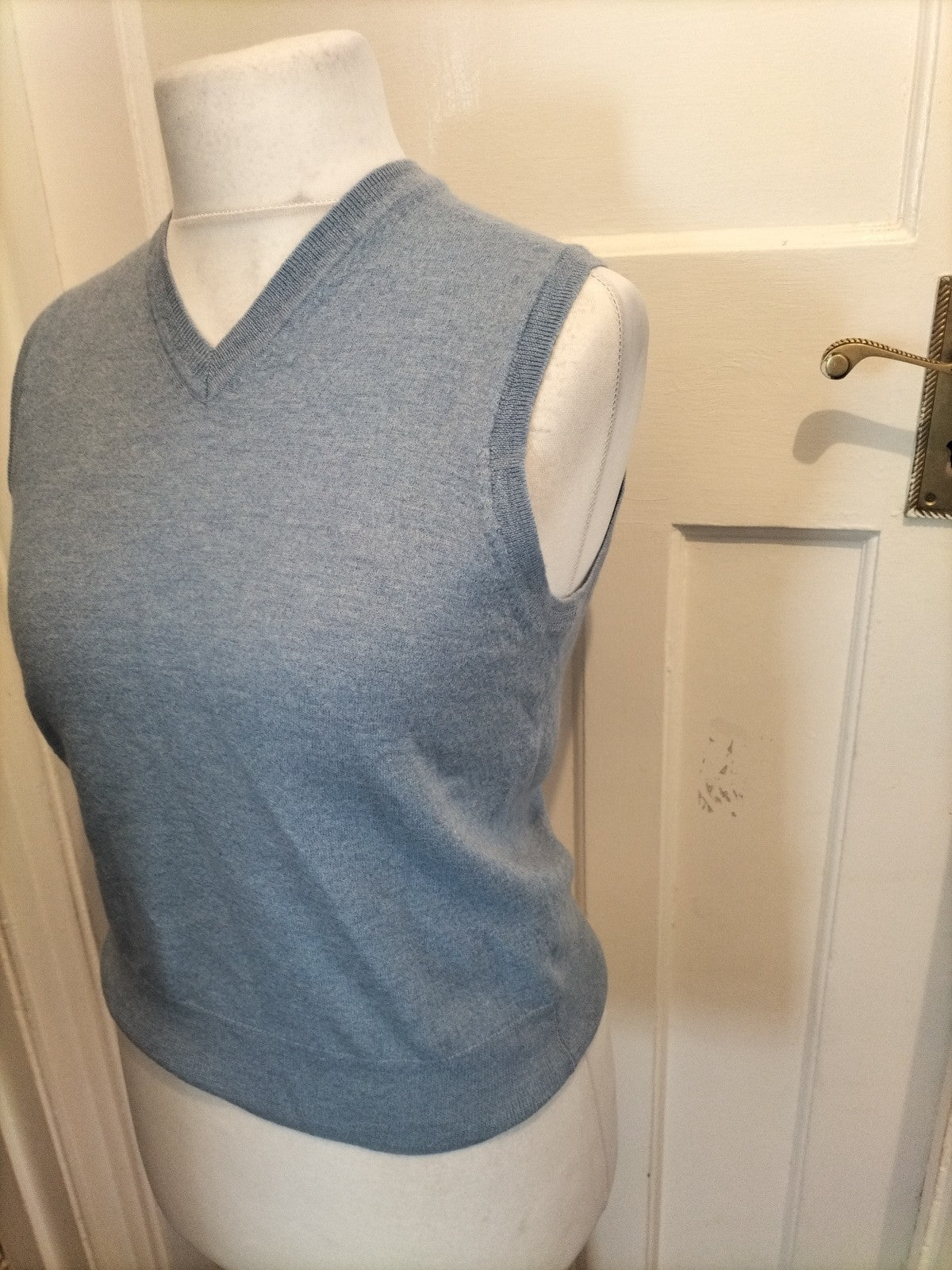 Mens Black Brown Size Large Blue V Neck Sleeveless Jumper Comes Up Small