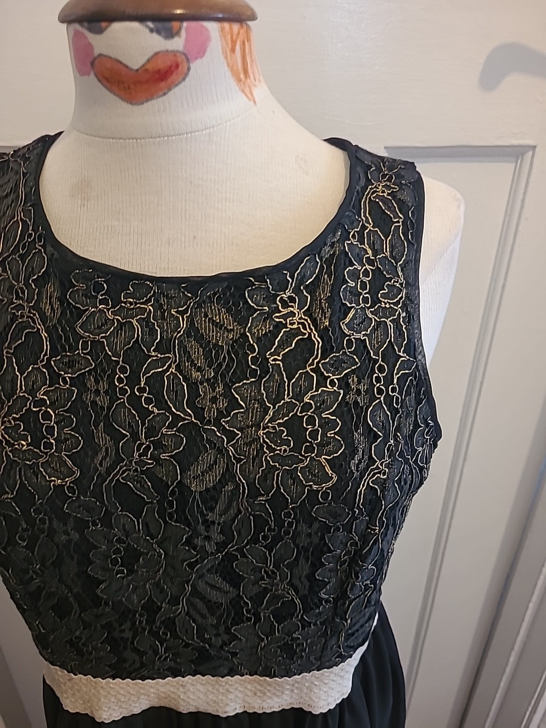 Ladies Solo Size 16 Black Gold Lined Long Length Sleeveless Dress