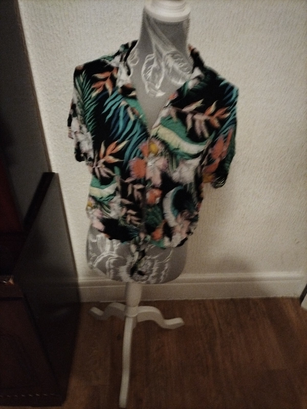 Ladies Peacocks Size 10 Multi Floral Short Sleeved Blouse