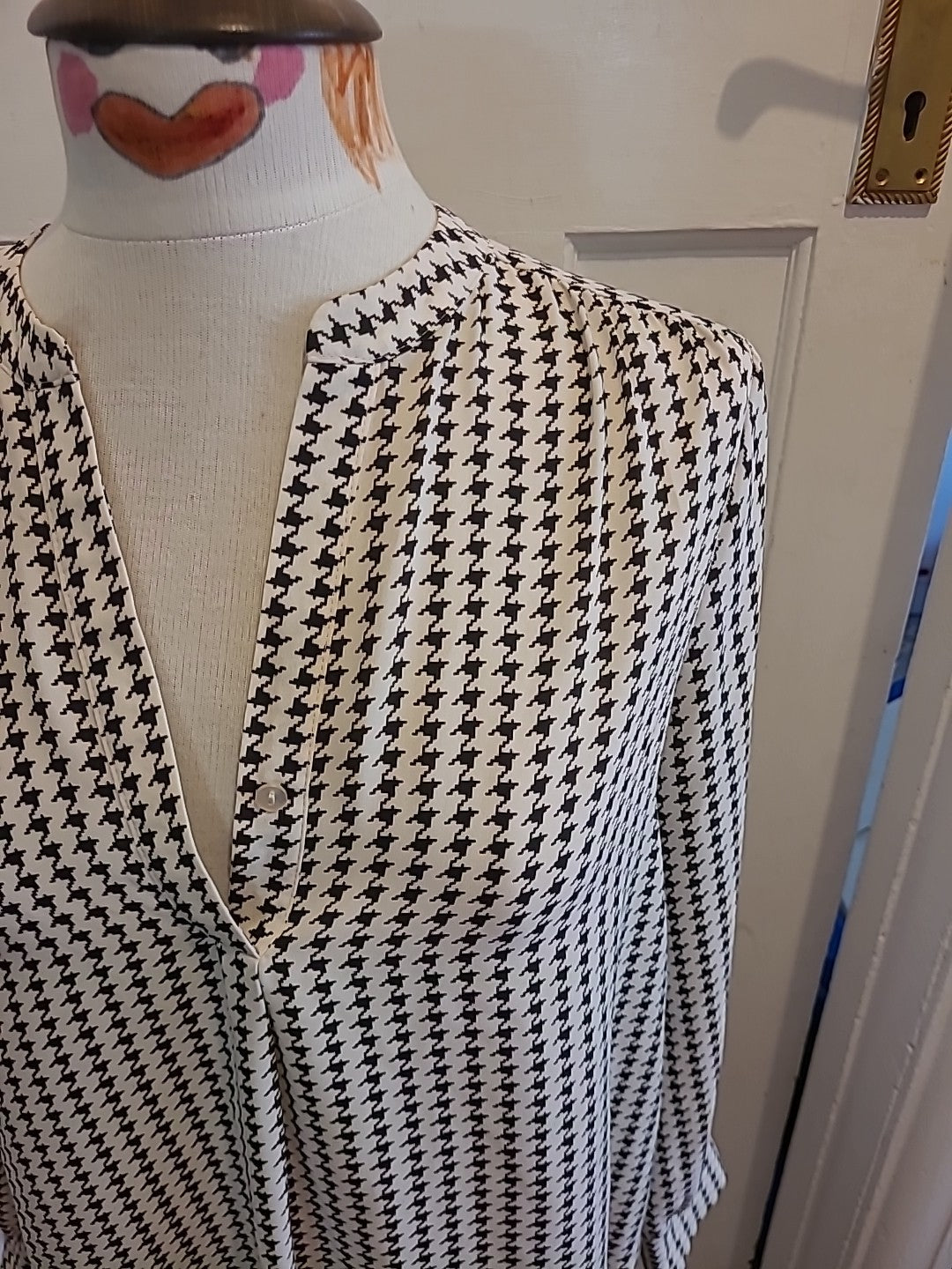 Ladies Primark Size 6 Ivory Black Long Sleeved Blouse