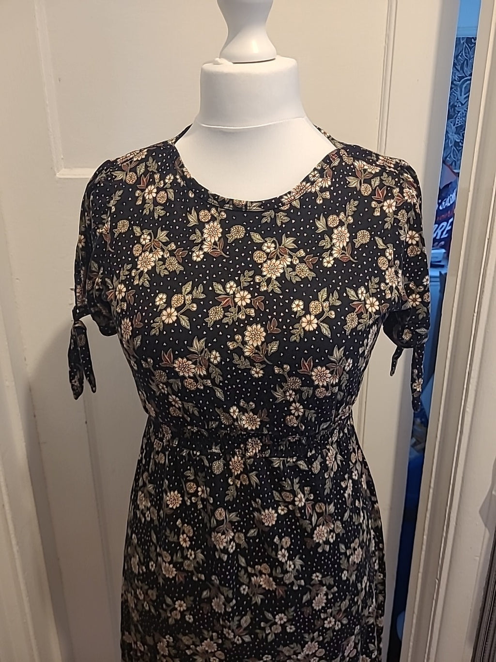 Ladies Red Herring Maternity Size 12 Black Floral Short Sleeved Dress