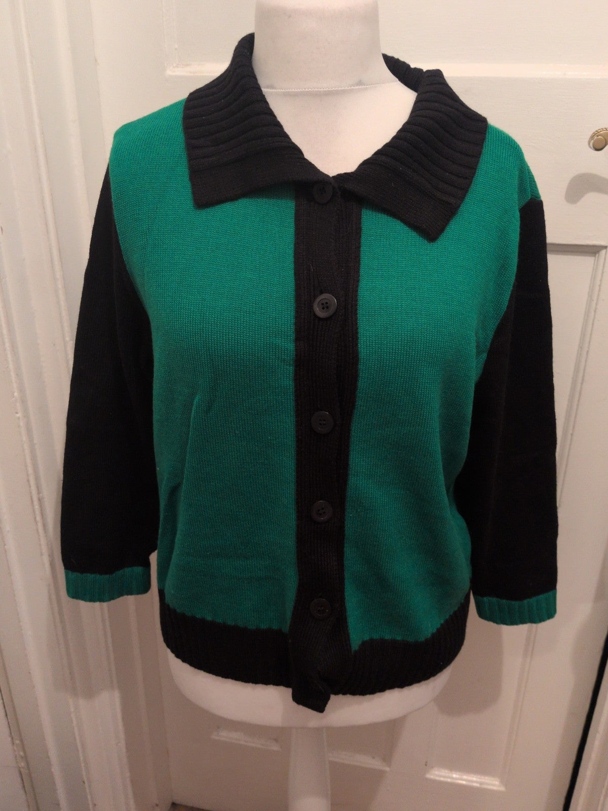 Lucia EU 40 Green And Black Buttoned Cardigan