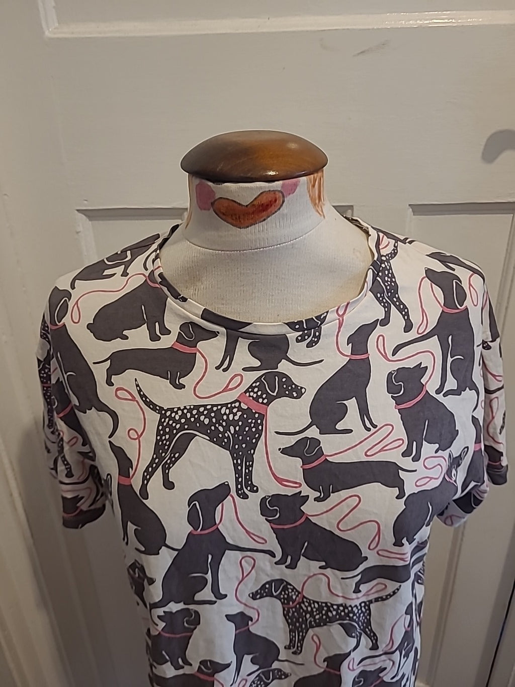 Ladies Always Dreaming Size Small Dog Design Short Sleeved Nighty