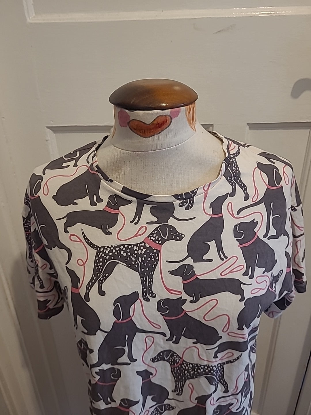 Ladies Always Dreaming Size Small Dog Design Short Sleeved Nighty