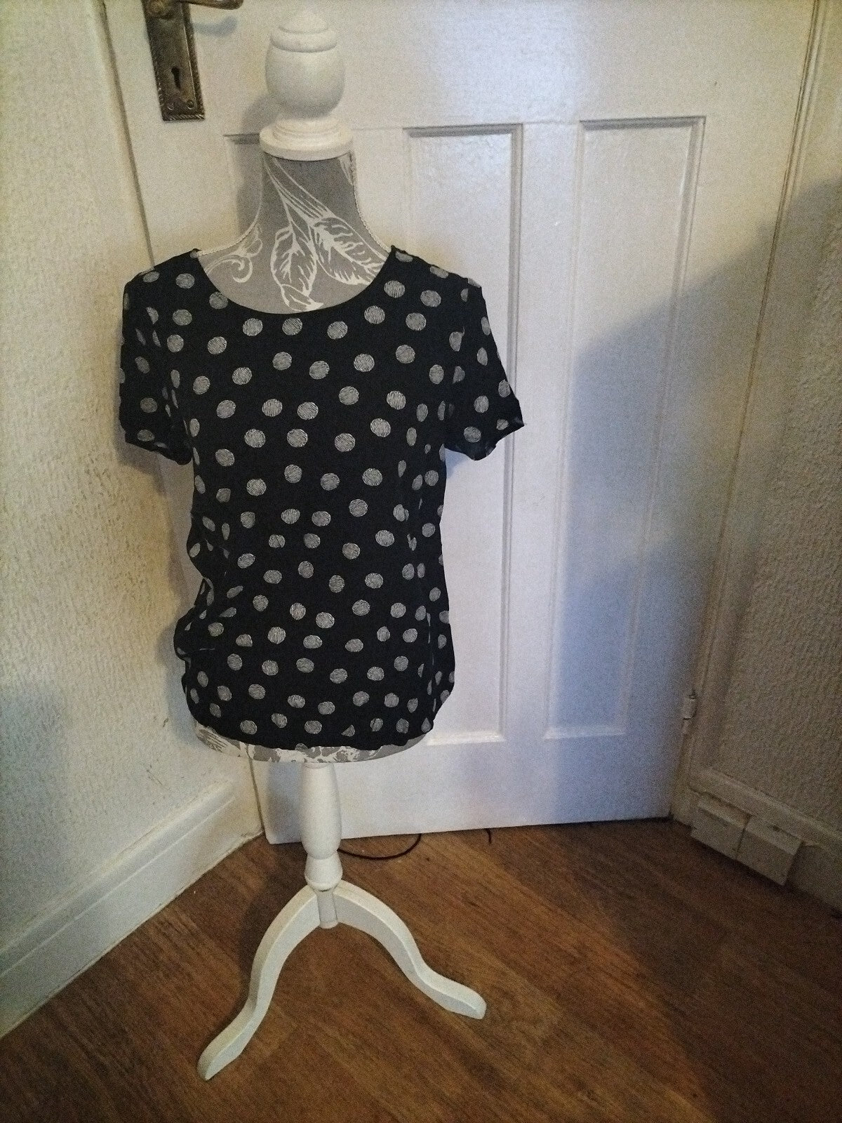 Ladies Nutmeg Size 10 Spotted Short Sleeve Blouse
