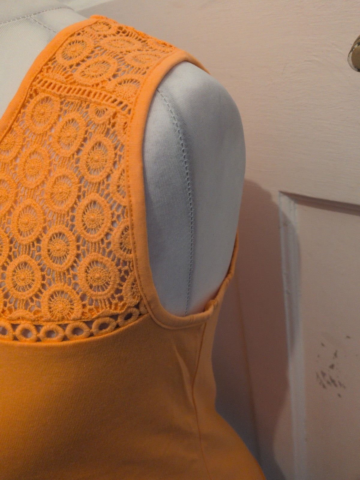 Tu 14 Orange Sleeveless T-shirt With Lace Patterning Around Neck