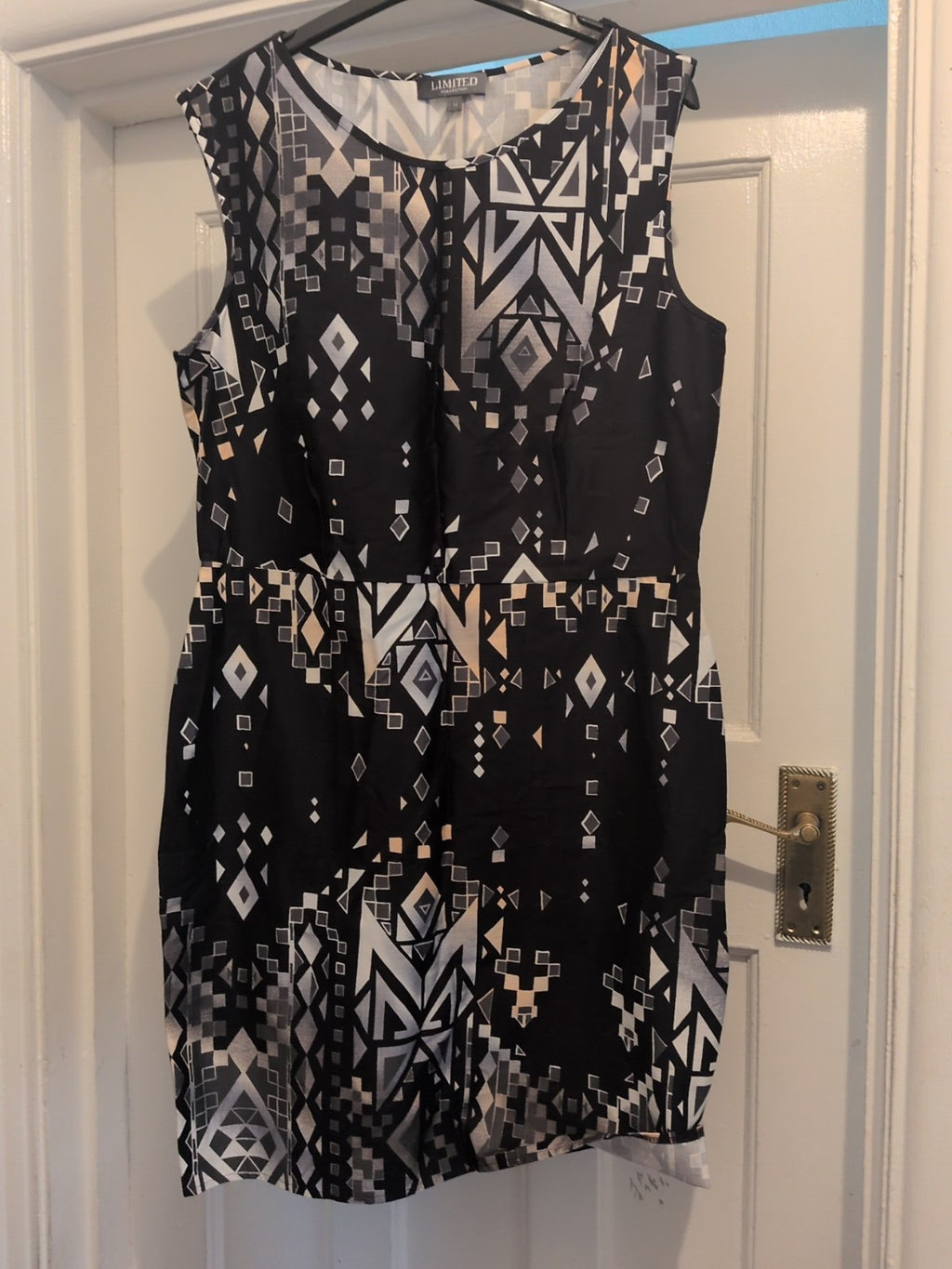 Limited Collection 14 Black White Grey Pattern Sleeveless Dress