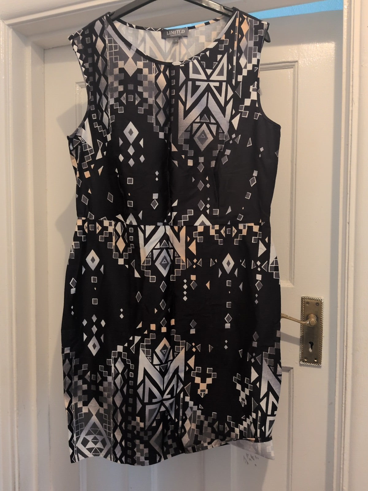 Limited Collection 14 Black White Grey Pattern Sleeveless Dress