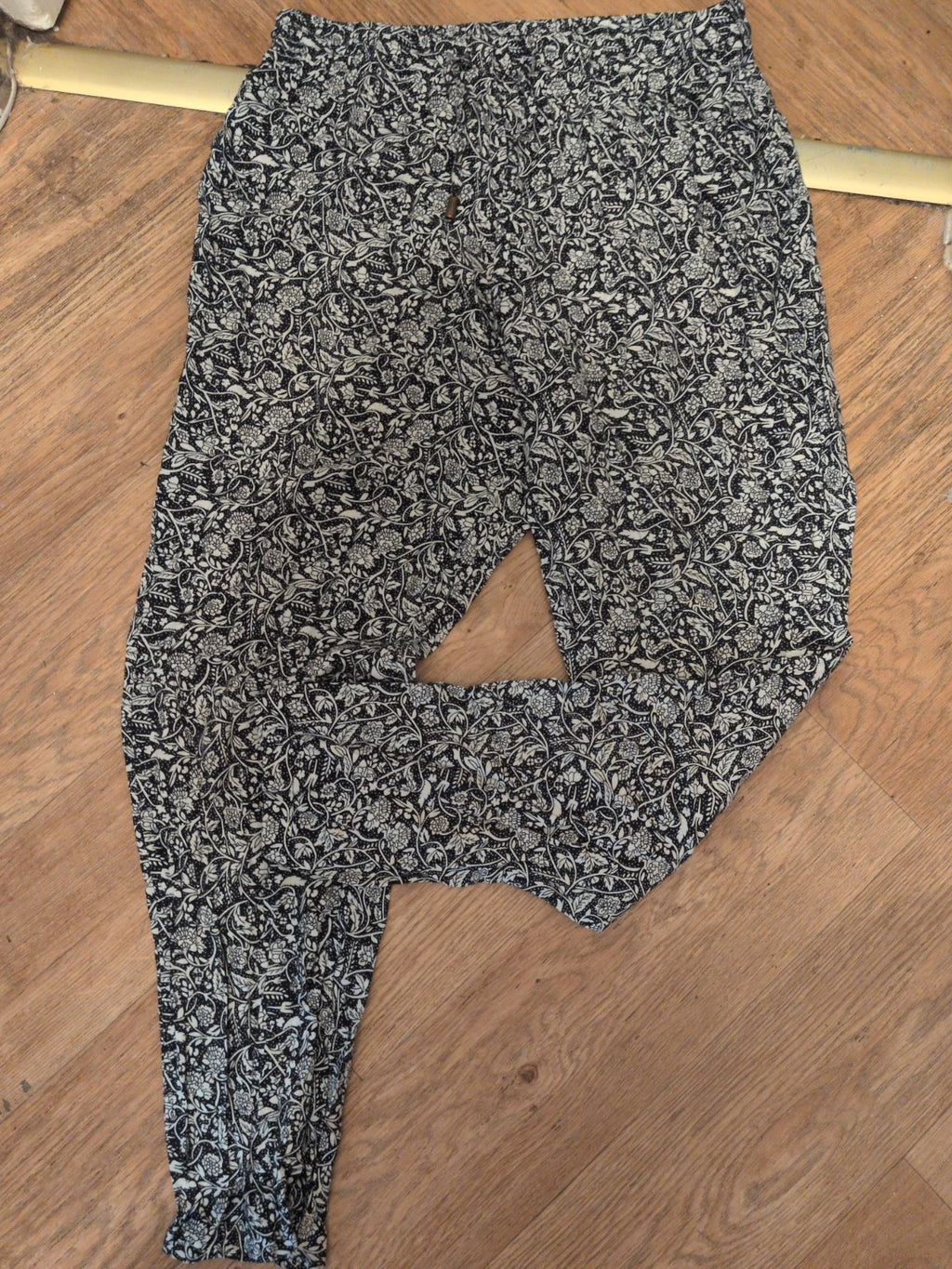 Peacocks 12 Black And White Floral Lounge Trousers