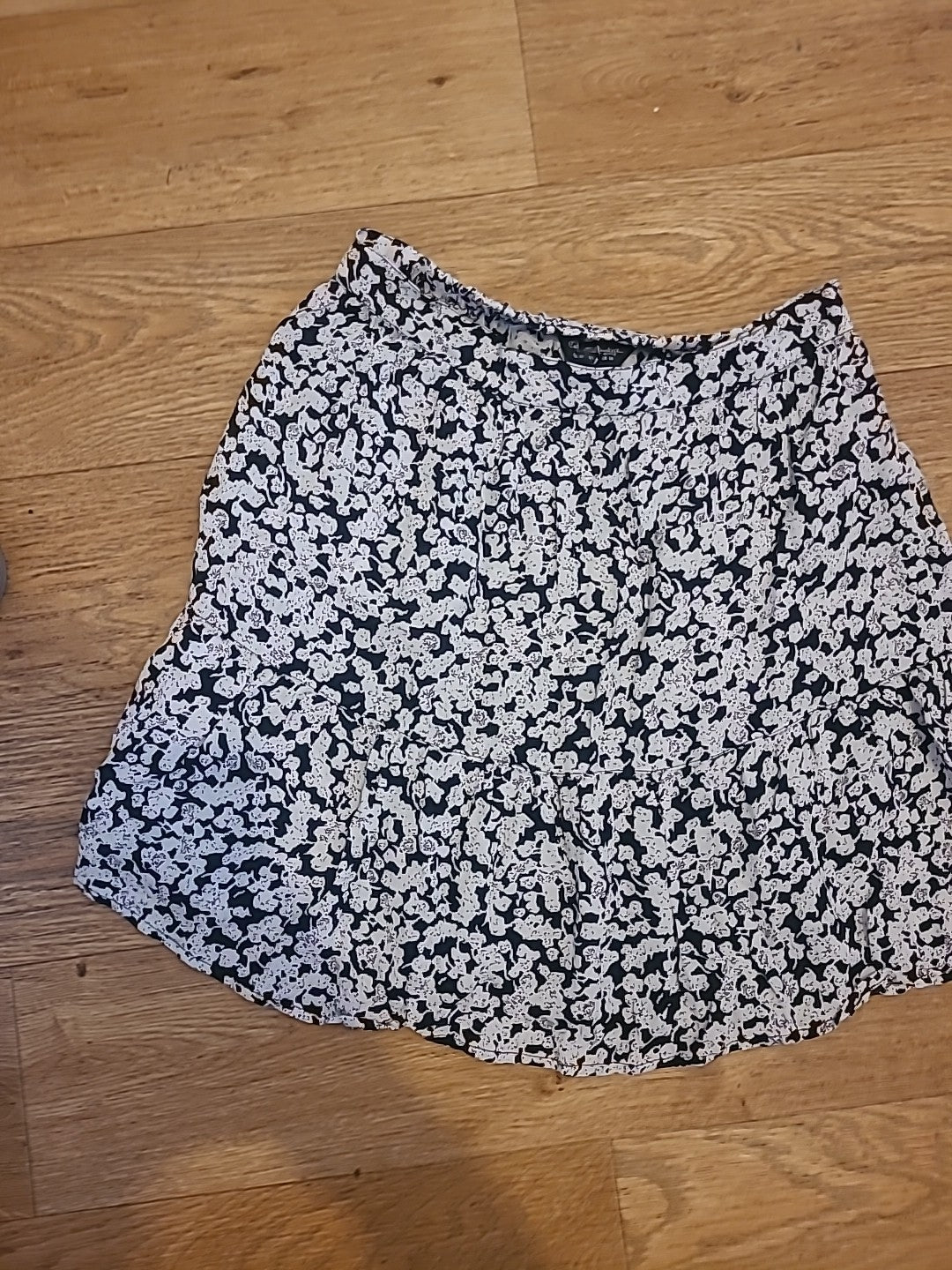 Ladies Miss Selfridge Size 10 Black White Short Pleated Skirt