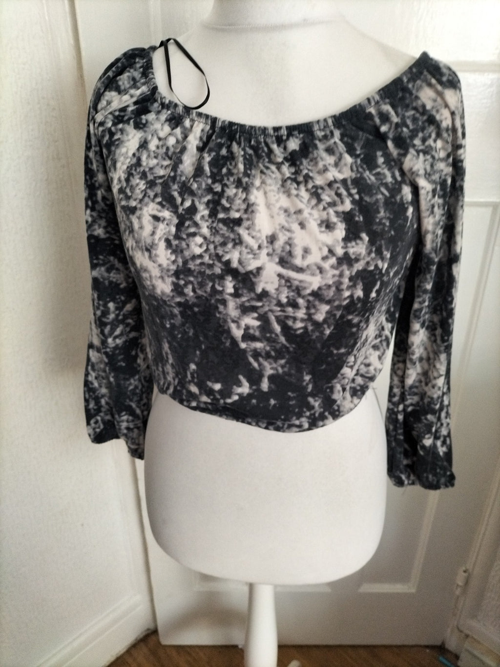 Ladies Primark 10 Grey/White/Black Long Sleeved Elasticated Hem Top