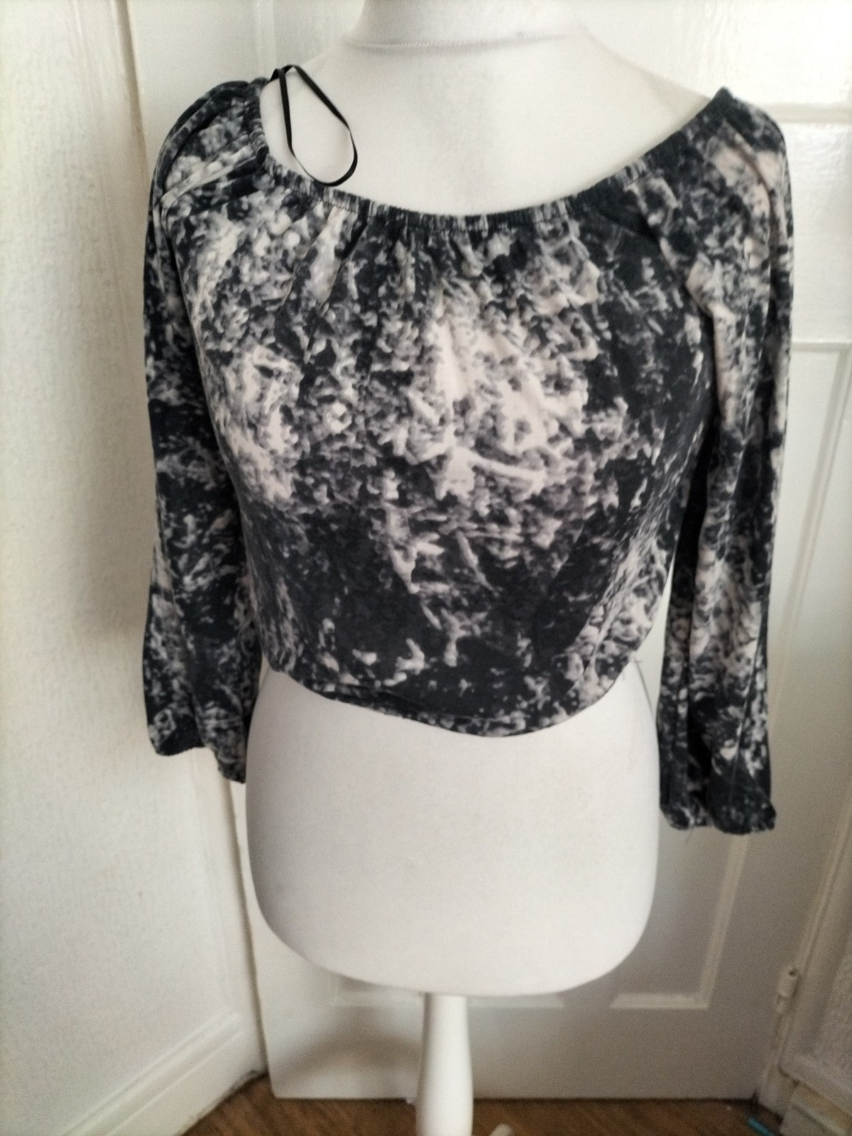 Ladies Primark 10 Grey/White/Black Long Sleeved Elasticated Hem Top