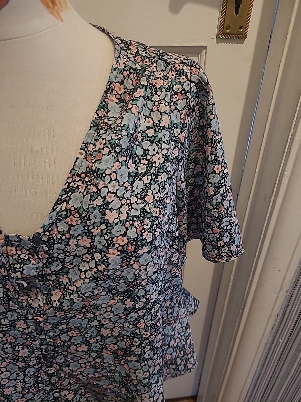 Ladies New LooK Maternity Size 10 Green/Pink/White Short Sleeved Blouse