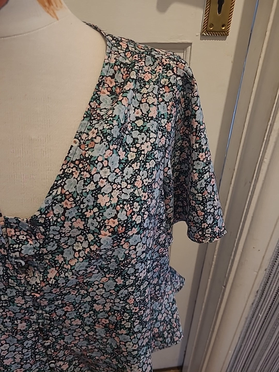 Ladies New LooK Maternity Size 10 Green/Pink/White Short Sleeved Blouse