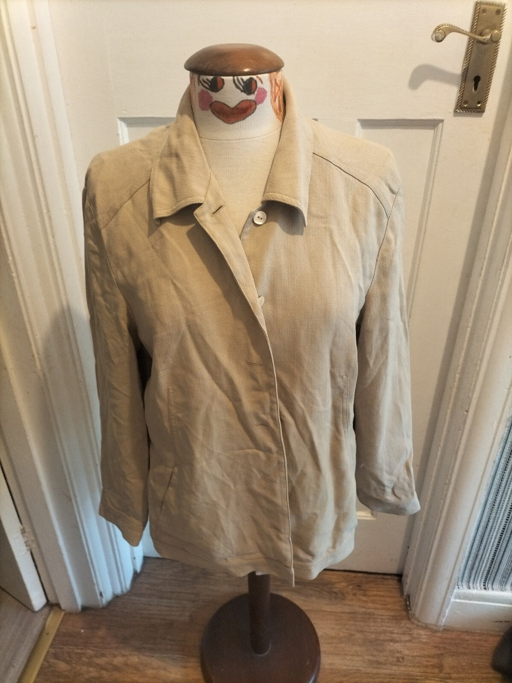 Ladies Windsmoor Size 10 Beige Lined Long Sleeved Jacket