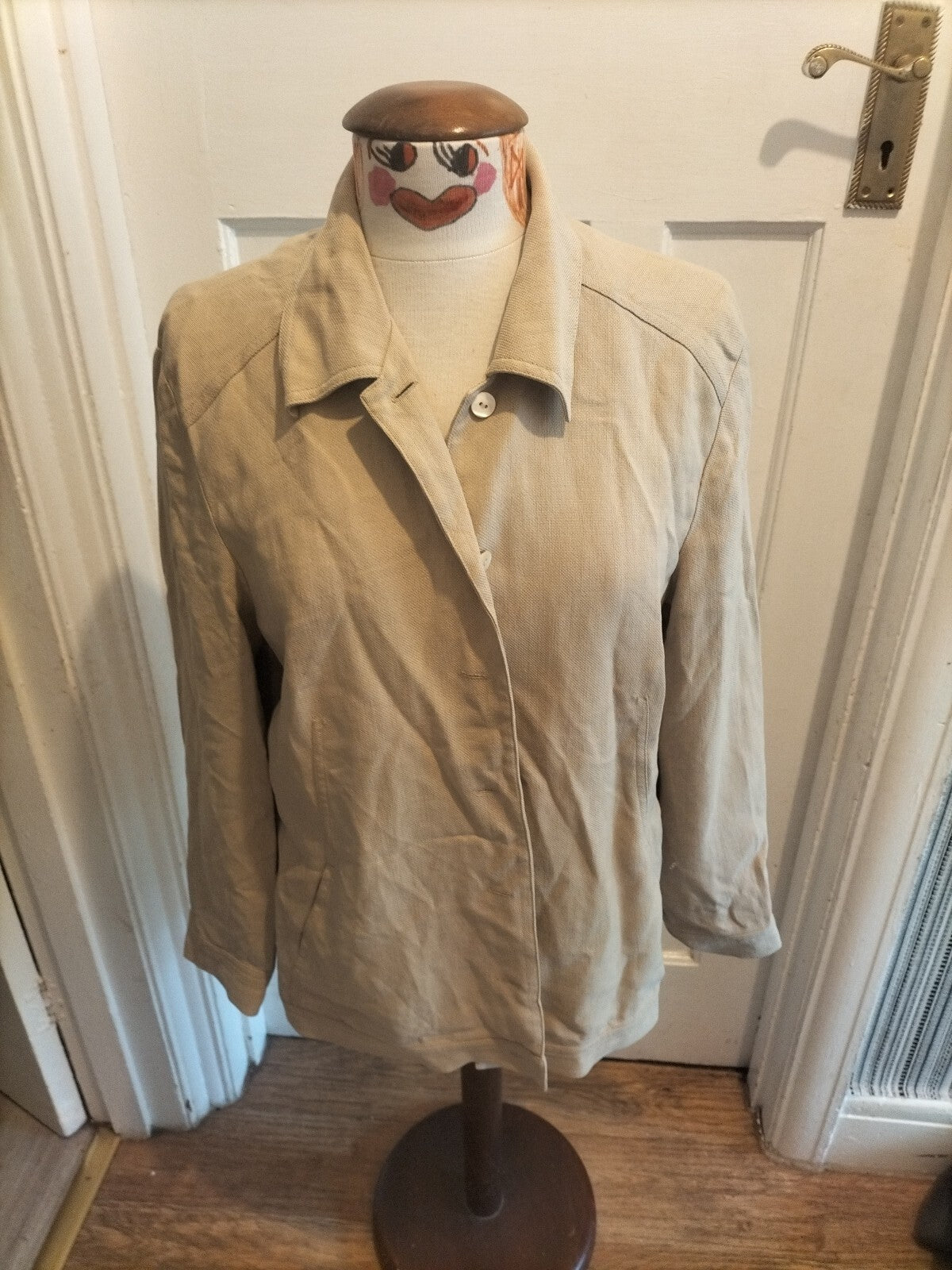 Ladies Windsmoor Size 10 Beige Lined Long Sleeved Jacket