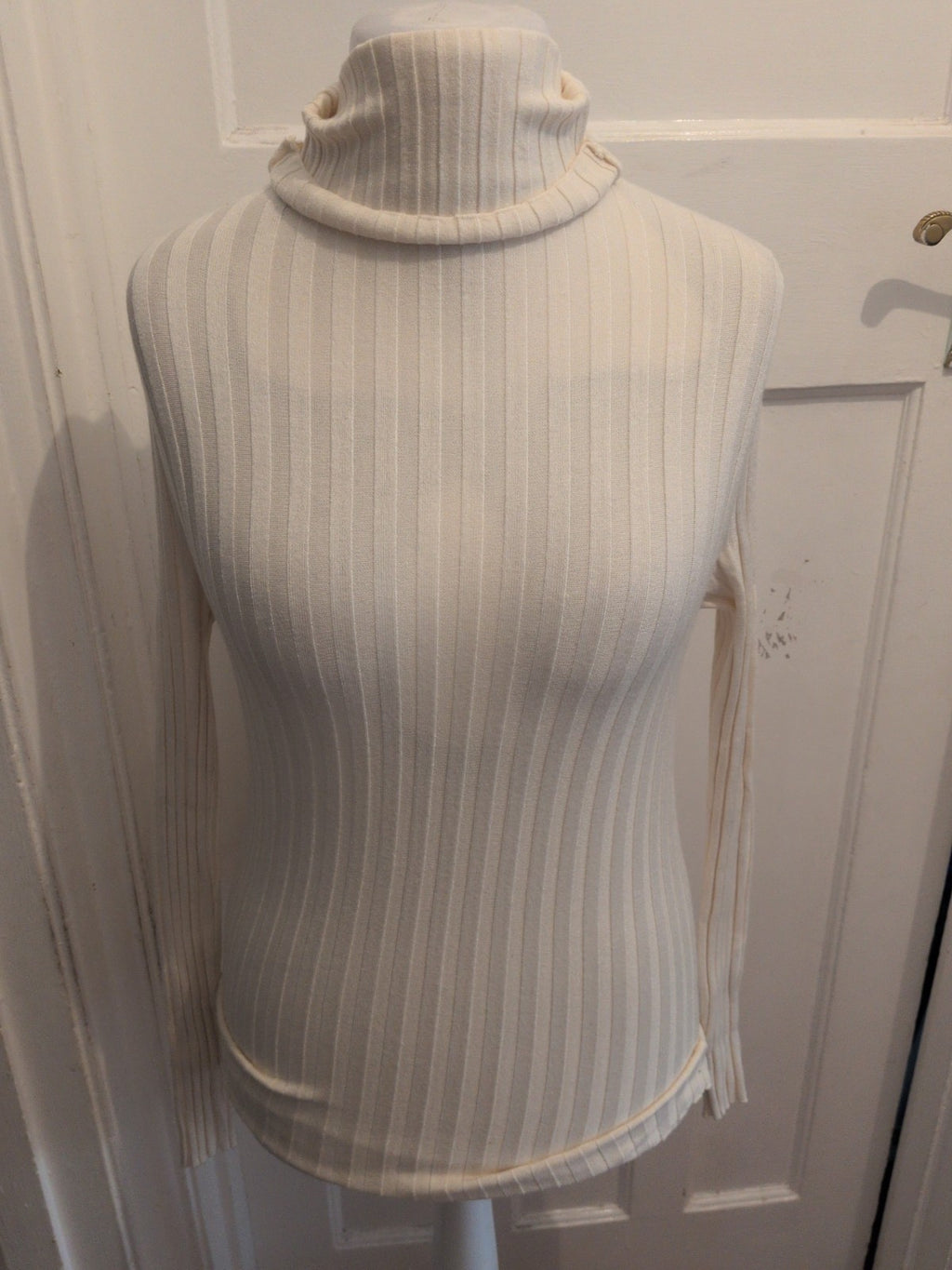 M/L White Ribbed Roll Neck Long Sleeve Jumper