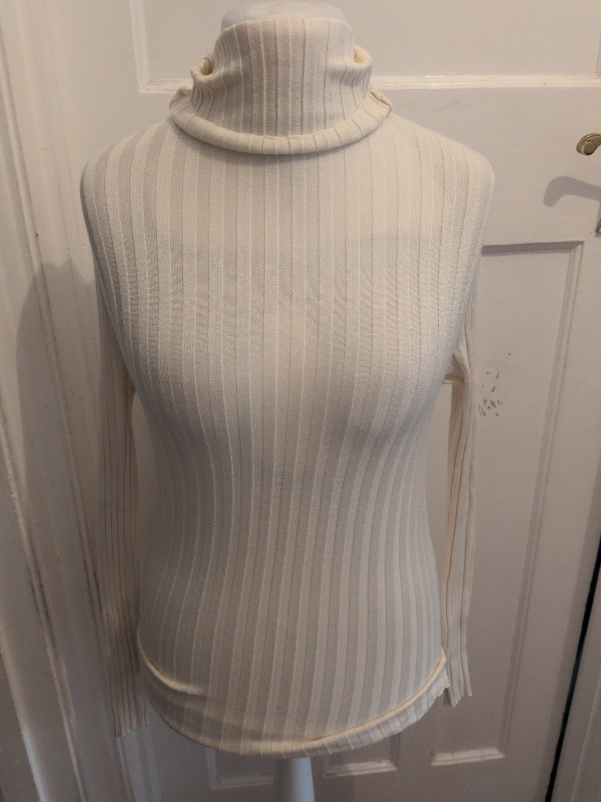 M/L White Ribbed Roll Neck Long Sleeve Jumper