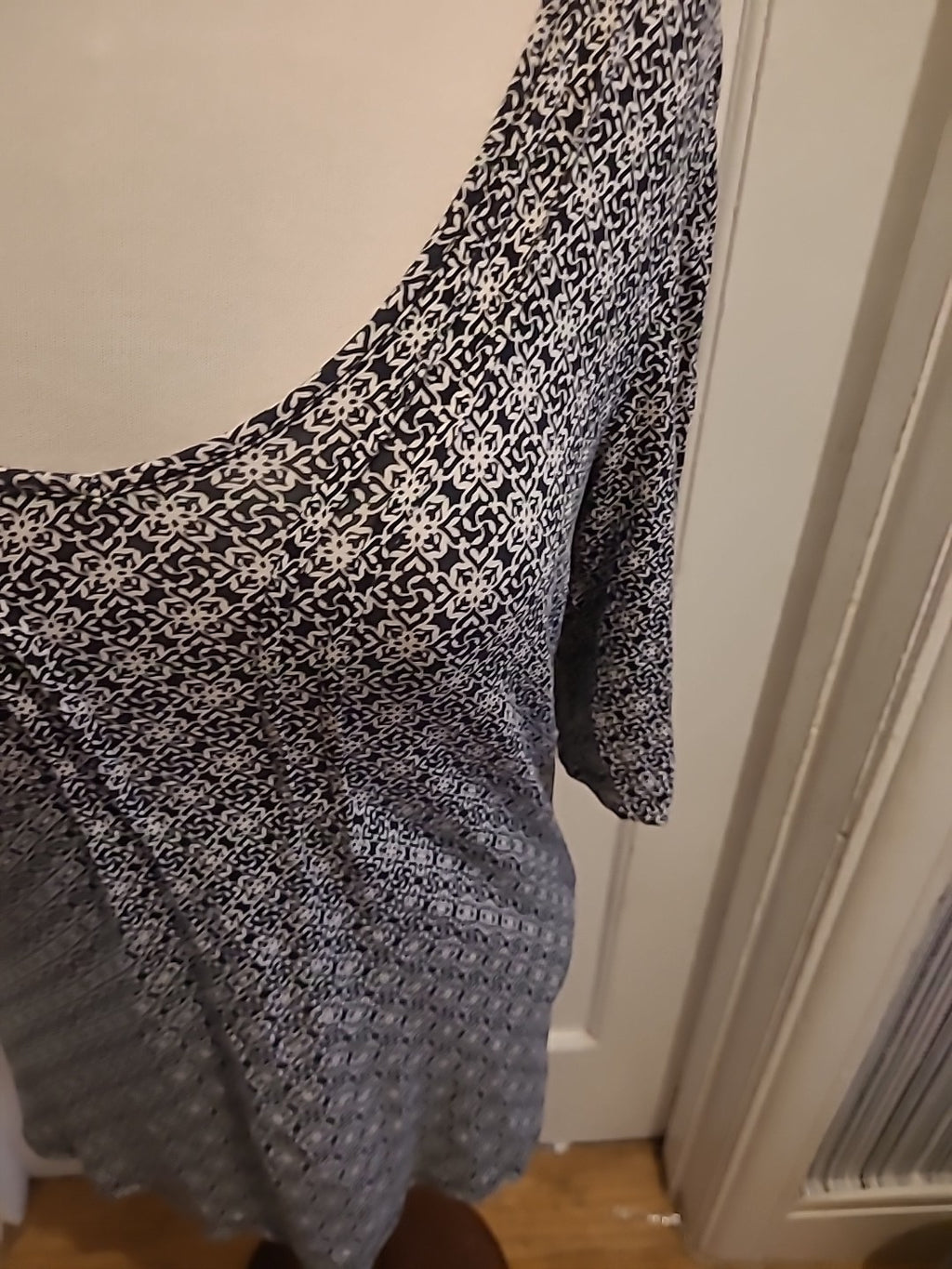 Ladies Marks And Spencer Size 10 Black White Aztec Short Sleeved Tshirt