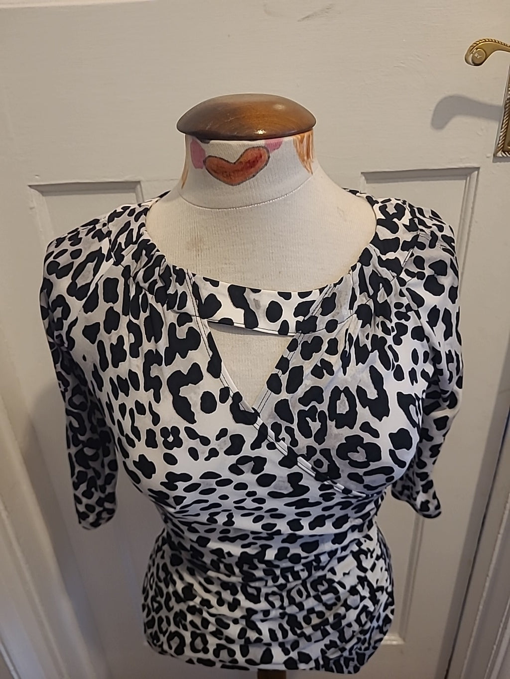 Ladies Cache Size XS Black And White Long Sleeved Blouse