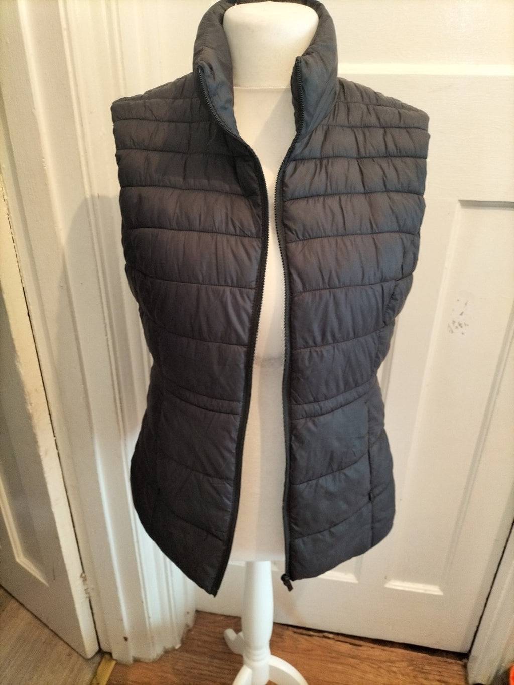 TU Small Black Sleeveless Puffer Jacket