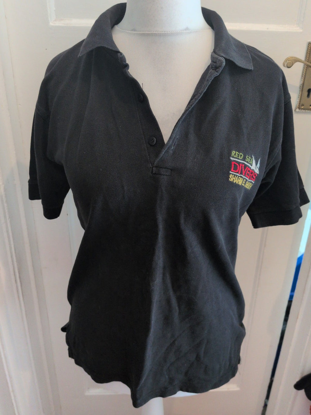Medium Black Red Sea Divers Short Sleeve Polo