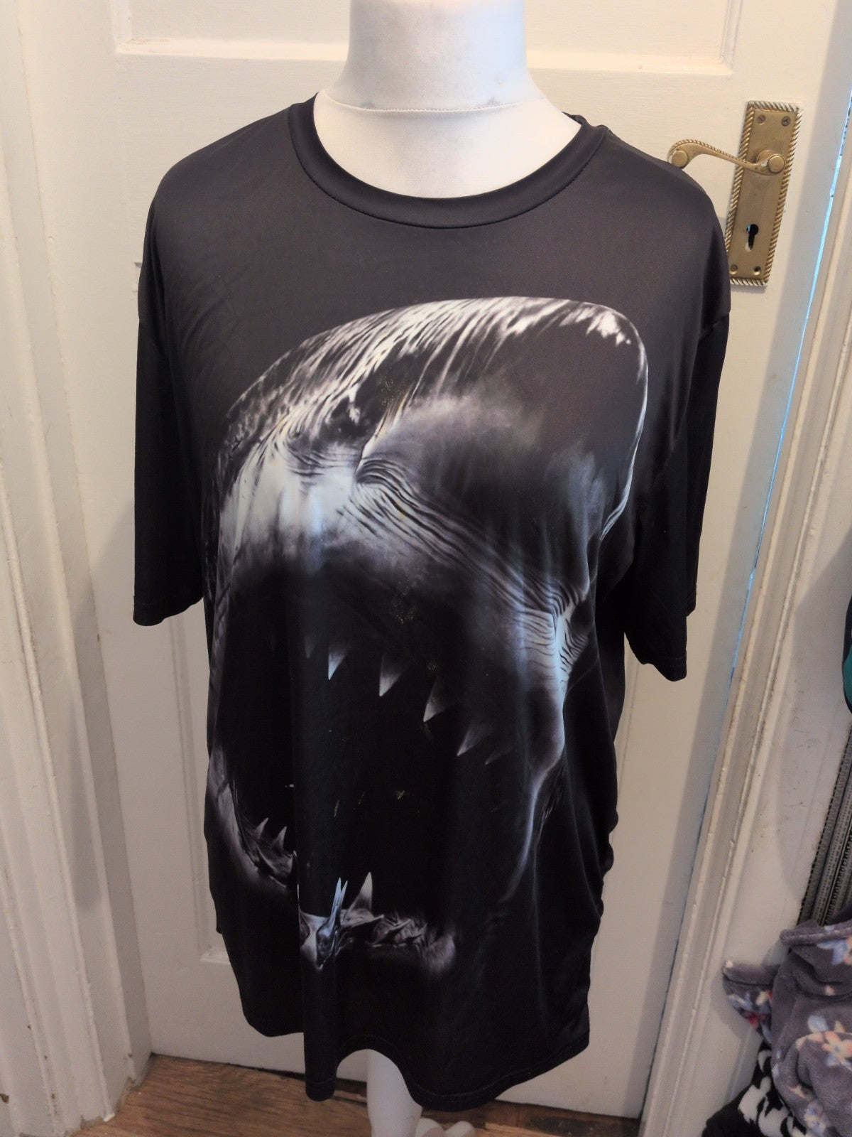 Mens 2XL Black Shark Printed Short Sleeve T-shirt