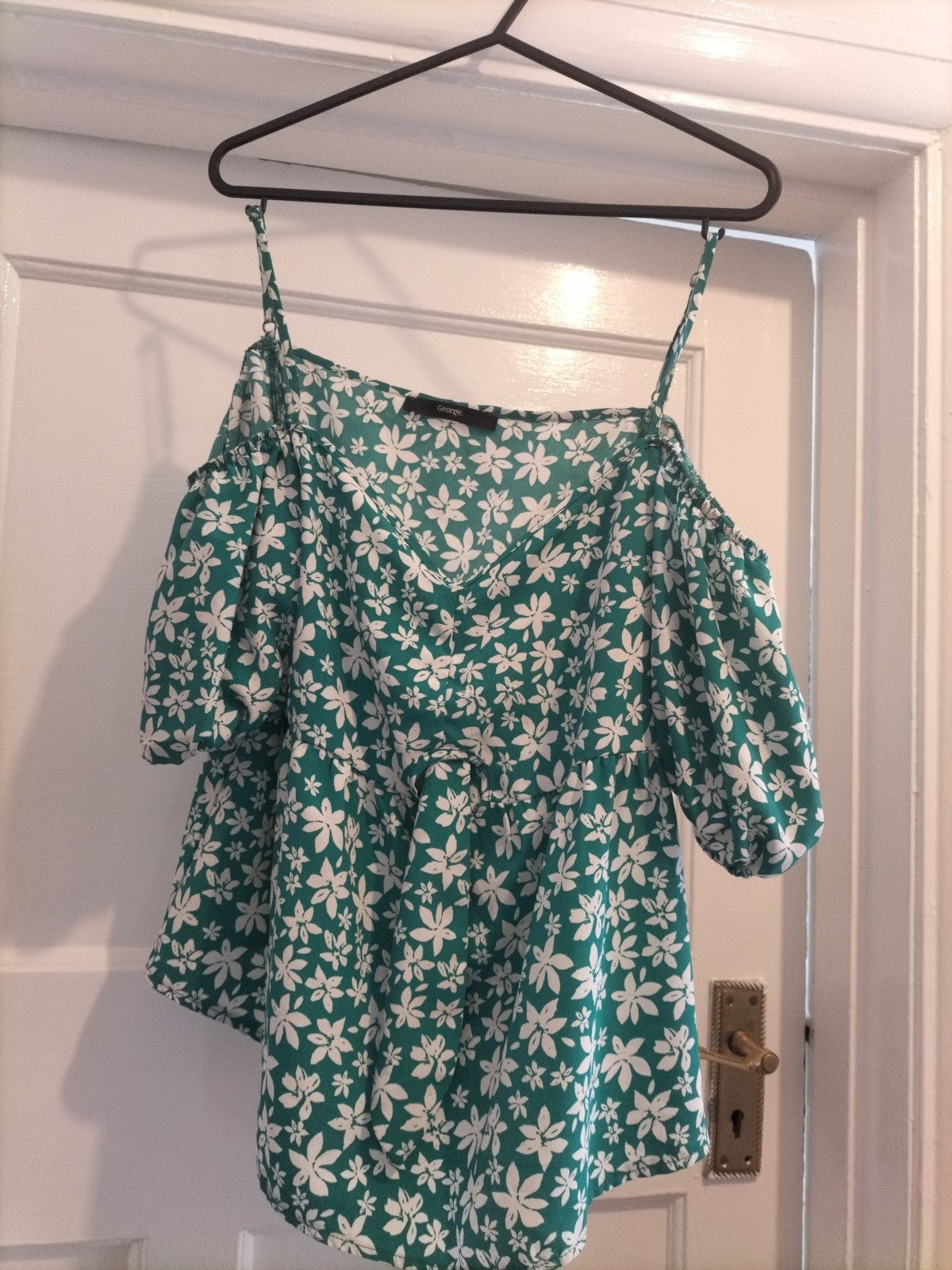 Ladies George Size 8 Green White Floral Short Sleeved V Neck Top