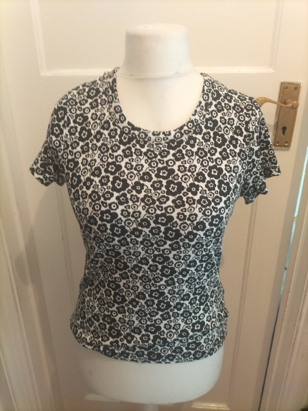 Tu Woman 14 Black And White Floral Short Sleeved Blouse