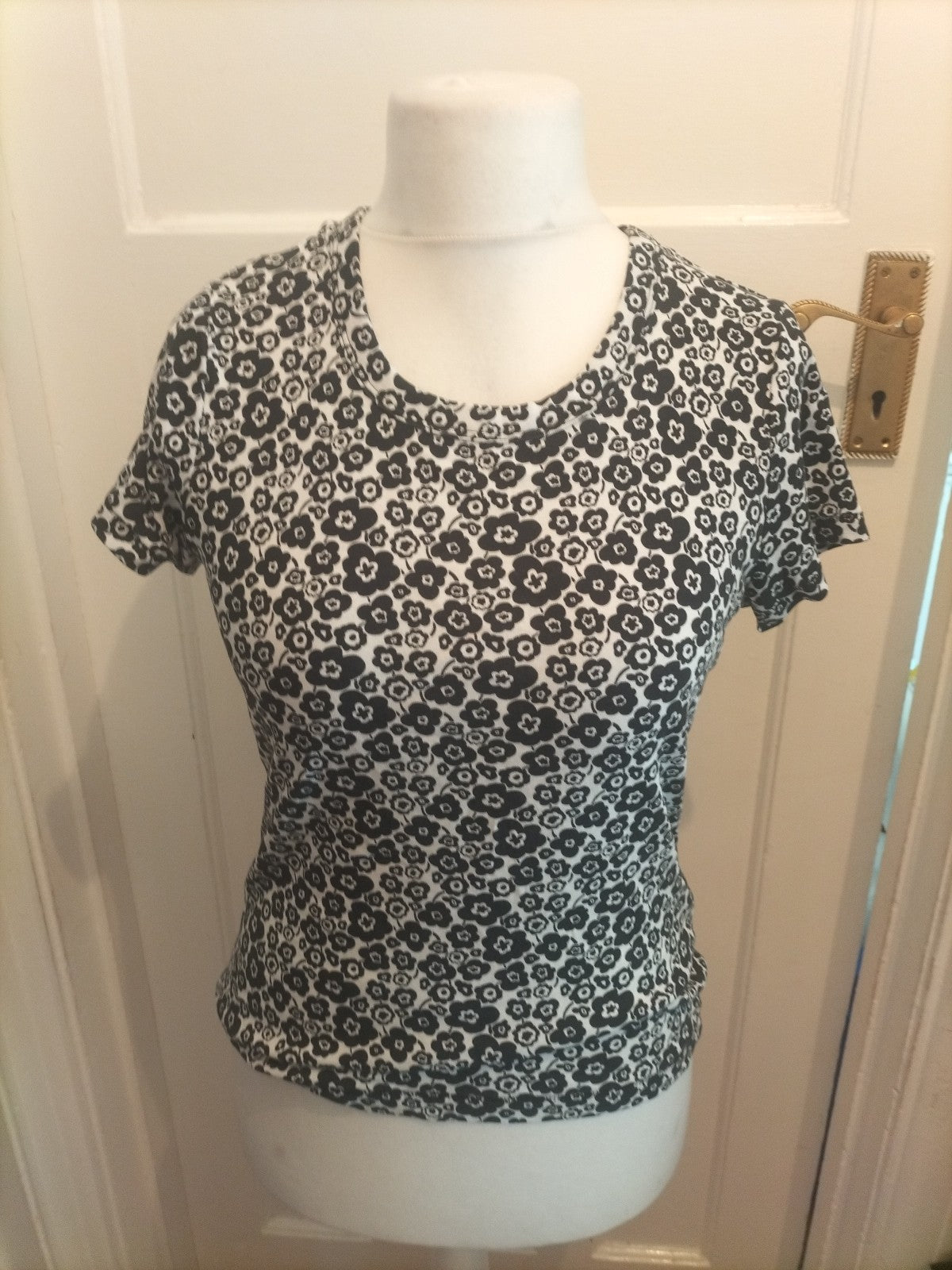 Tu Woman 14 Black And White Floral Short Sleeved Blouse