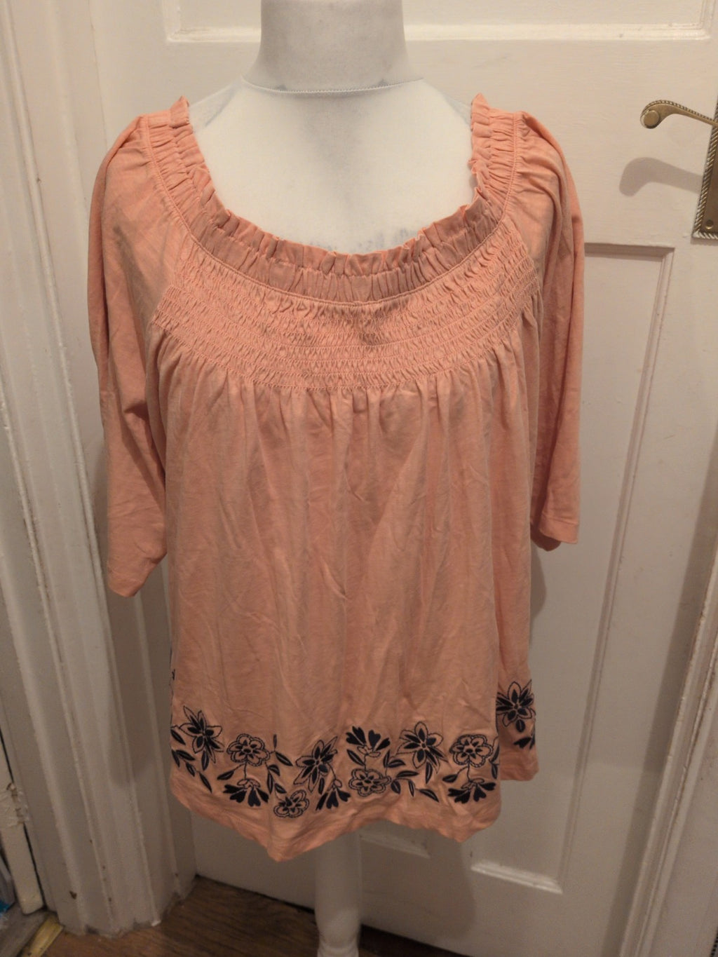 Ladies Papaya Size 18 Pink With Floral Embroidery Hem Short Sleeve Blouse