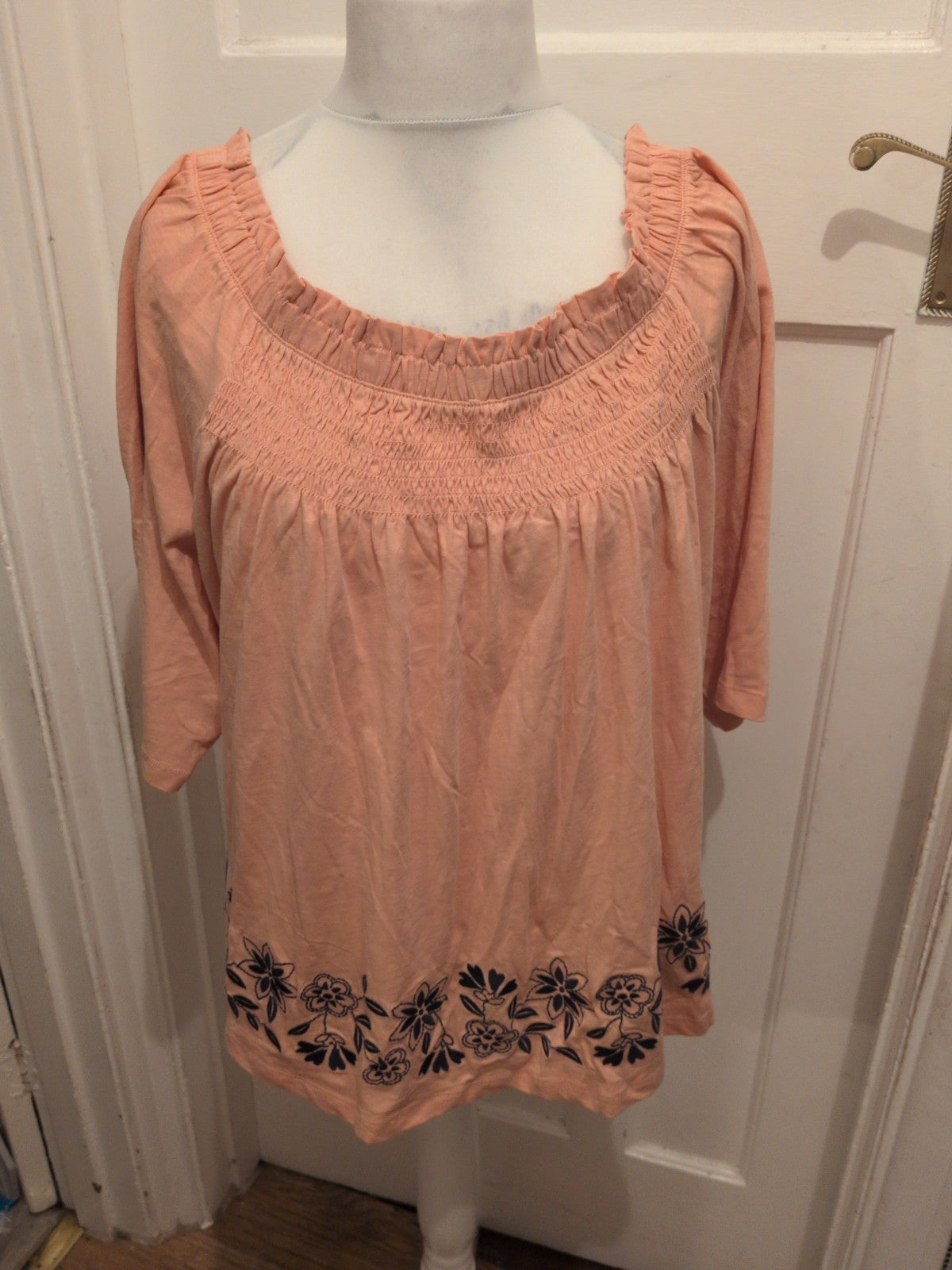 Ladies Papaya Size 18 Pink With Floral Embroidery Hem Short Sleeve Blouse