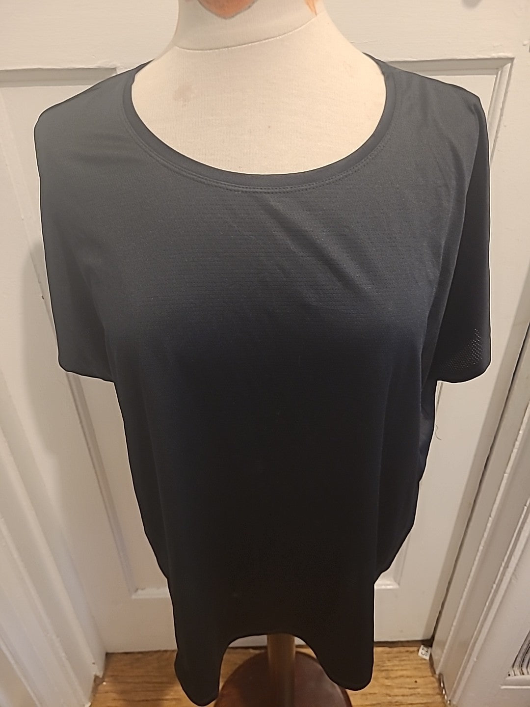 Ladies Workout Size 18/20 Black Short Sleeved Tshirt