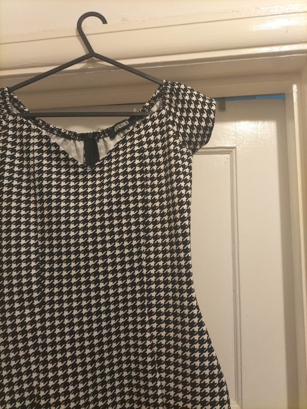 Ladies Miss Guilded Size 10 Black White Caped Sleeve Dress