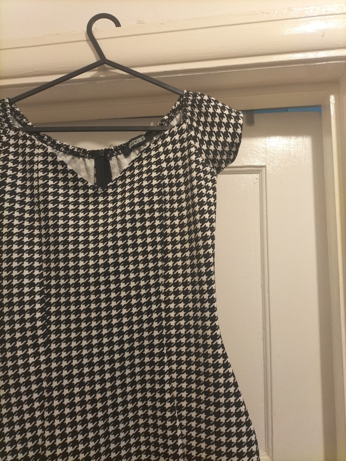 Ladies Miss Guilded Size 10 Black White Caped Sleeve Dress