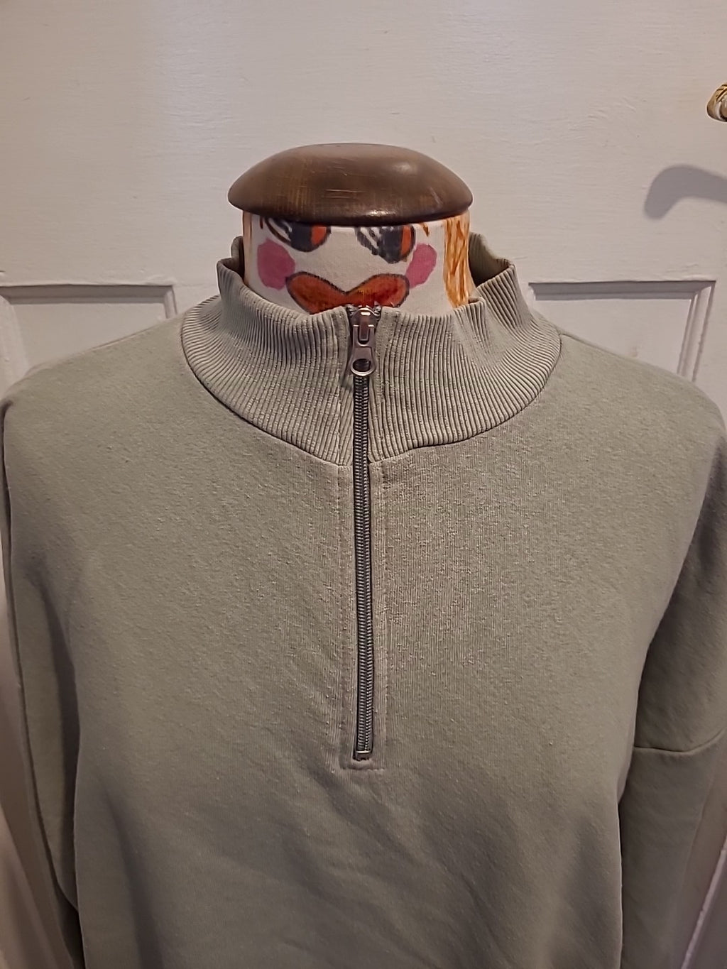 Mens Boohoo Size XL Pale Khaki Long Sleeved Jumper