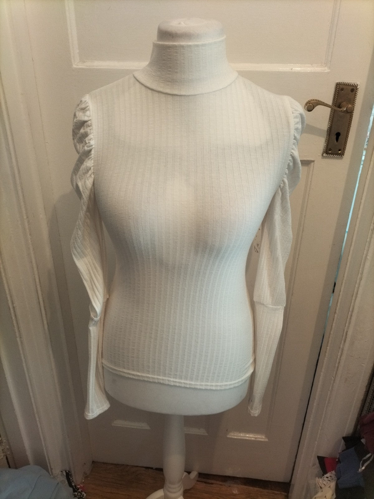 Ladies I Saw It First Size 6 White Frilly Shoulder Long Sleeved Blouse