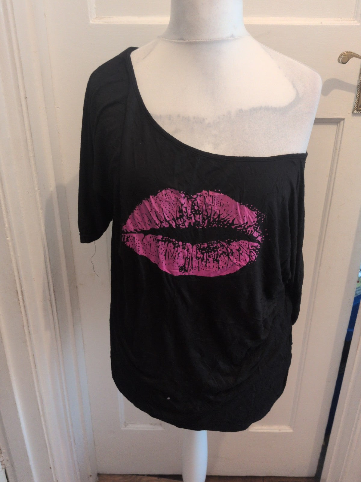 Ladies Size 5XL Black With Pink Lips T-shirt Short Sleeve
