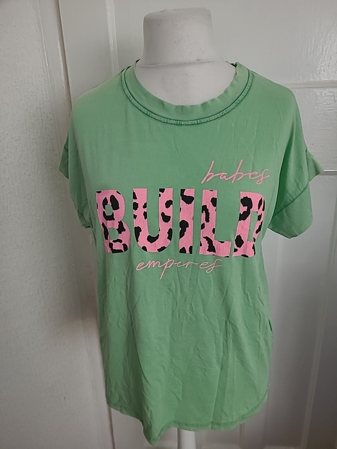 Ladies Size Large Green And Pink Print Short Sleeved Tshirt