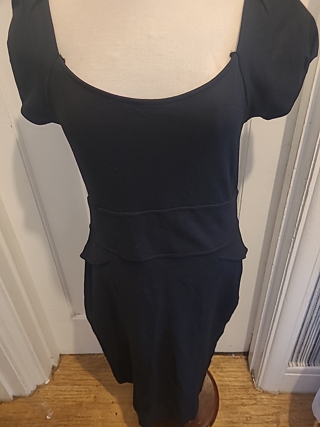 Ladies Great Plains Size Large Black Cap Sleeved Dress