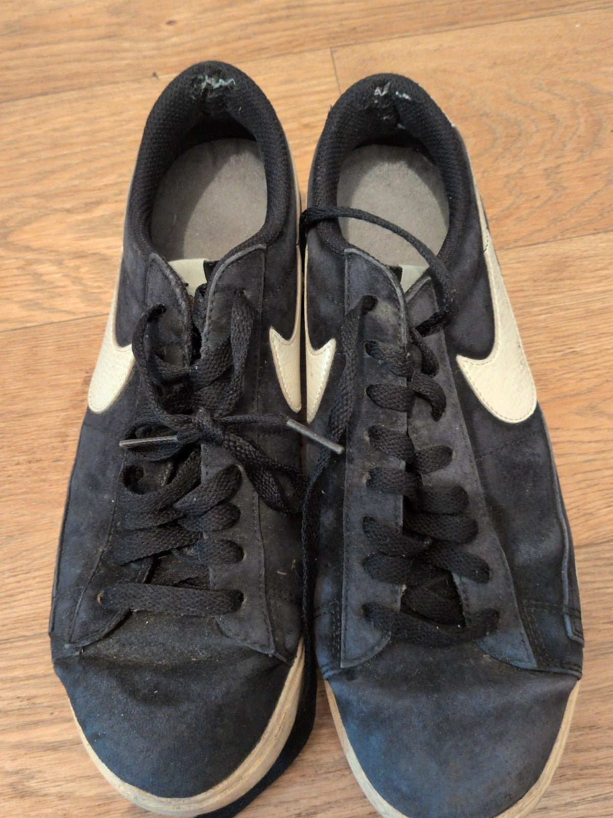 Mens Nike UK 7 Black Trainers Needs A Clean