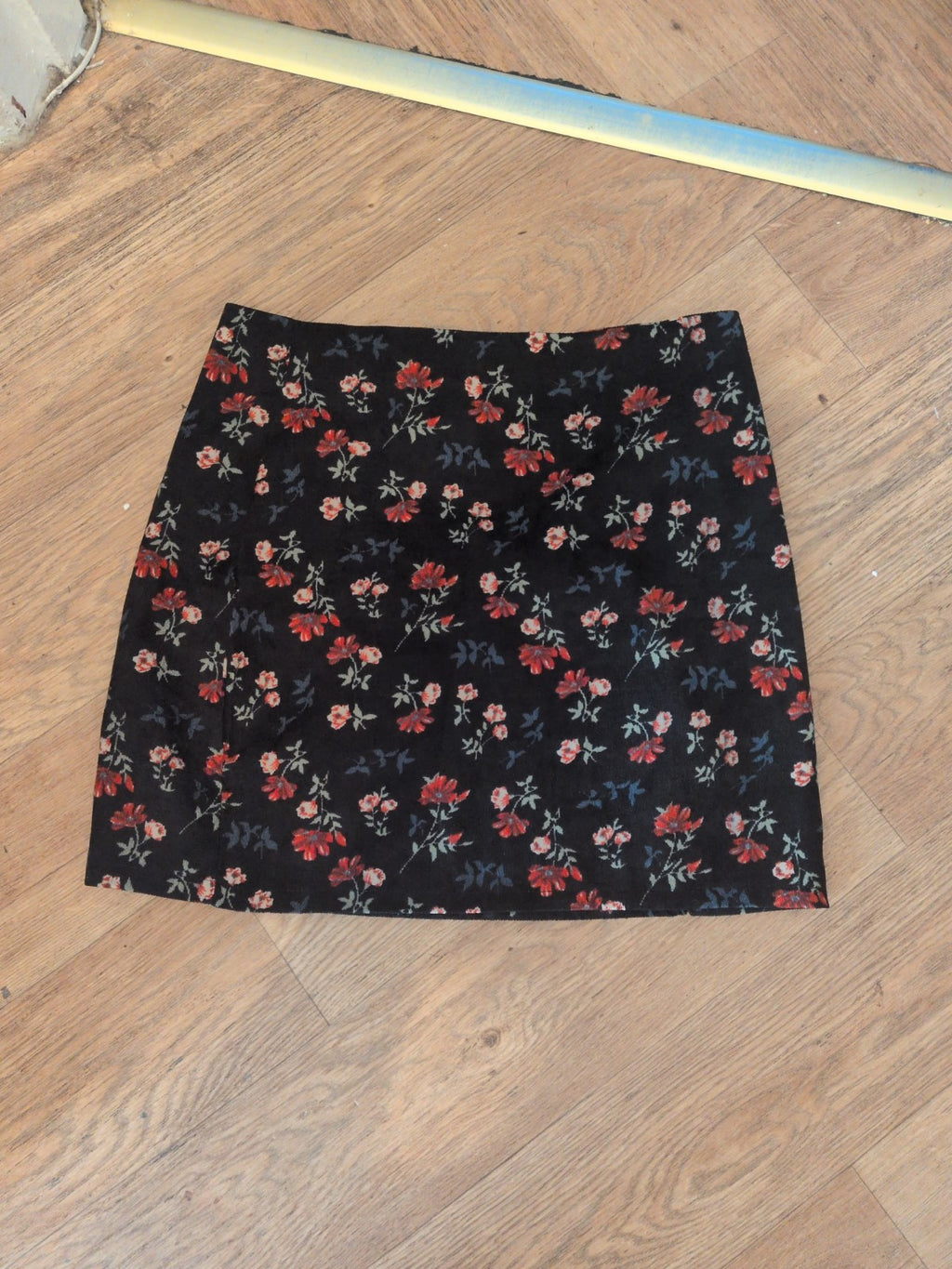 Ladies Shein Size Large Black Floral Straight Short Skirt