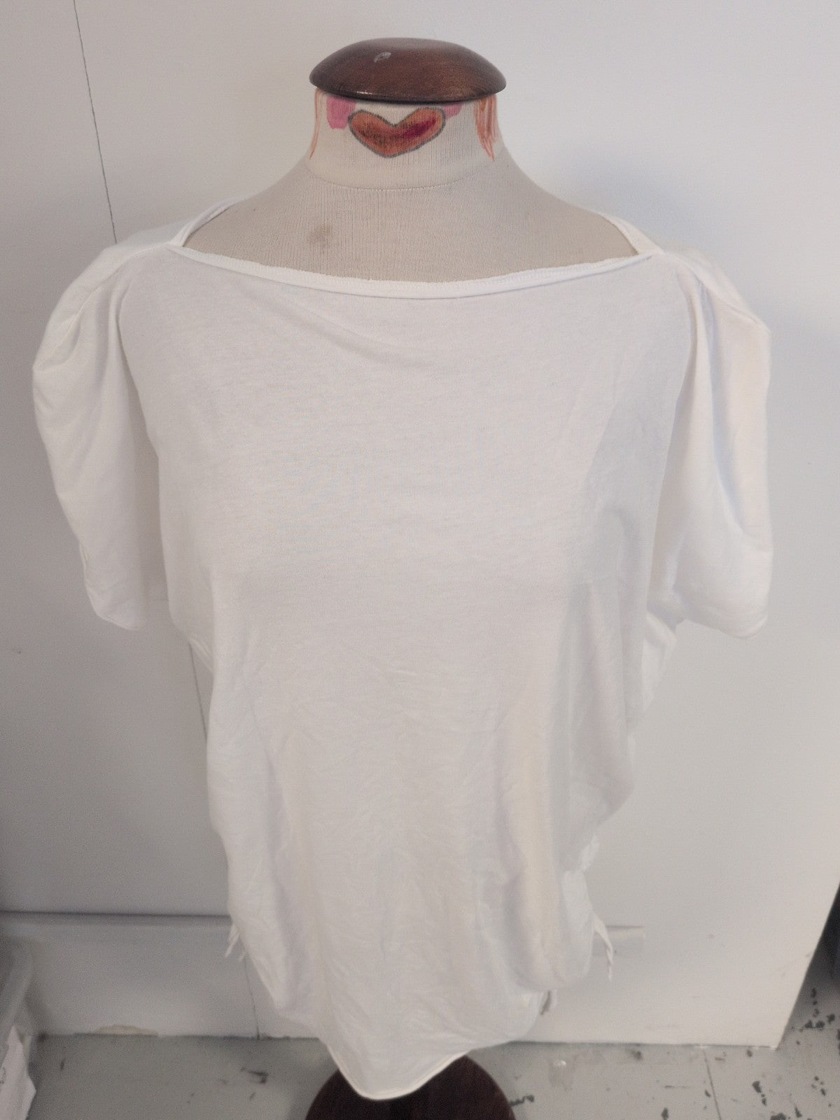 Large White Sleeveless T-shirt With Knot Detail