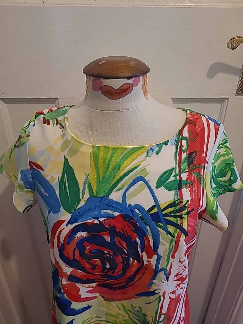 Ladies Signature Size 10 Multi Floral Short Sleeved Dress