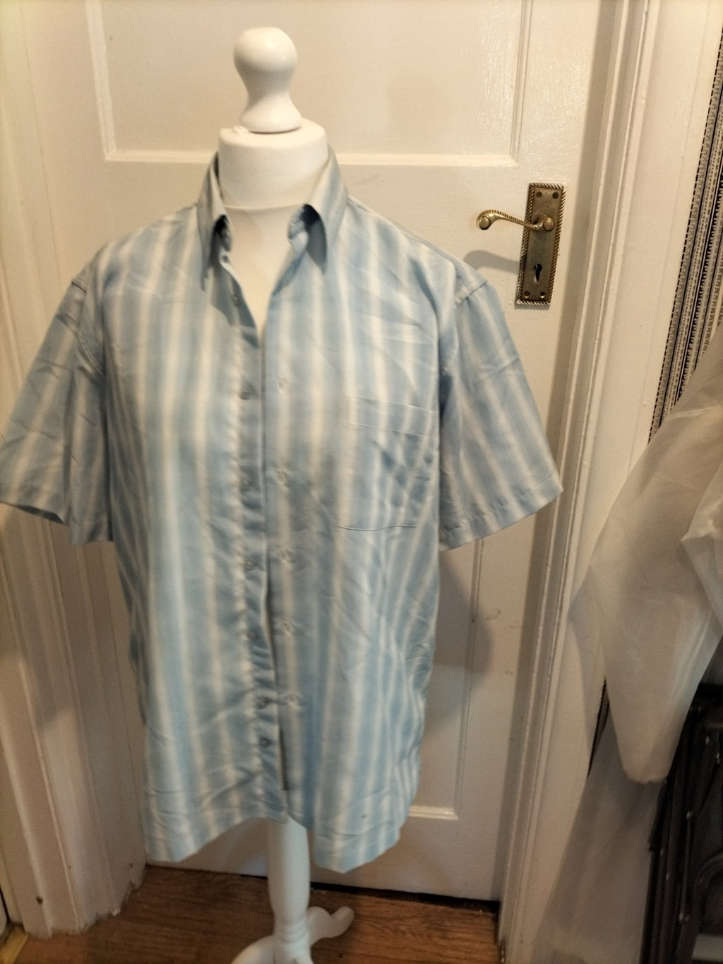 Mens Kingston Size Large Blue And White Short Sleeved Shirt