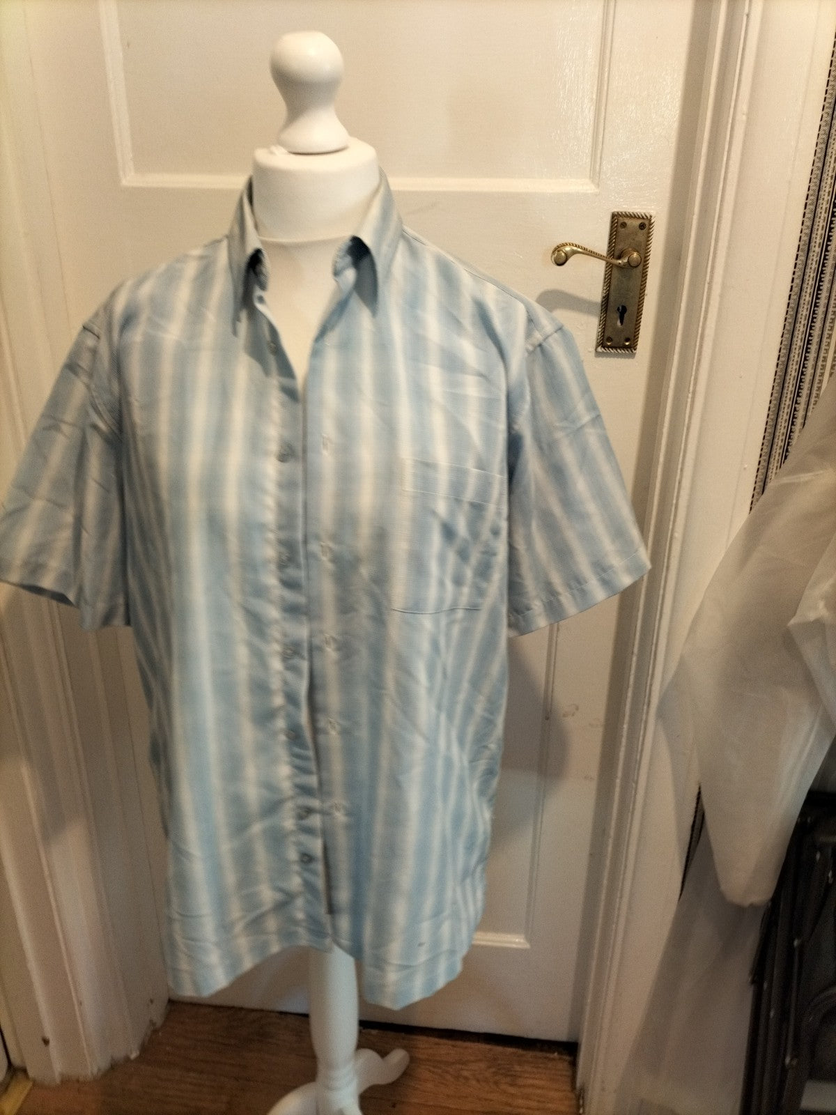Mens Kingston Size Large Blue And White Short Sleeved Shirt