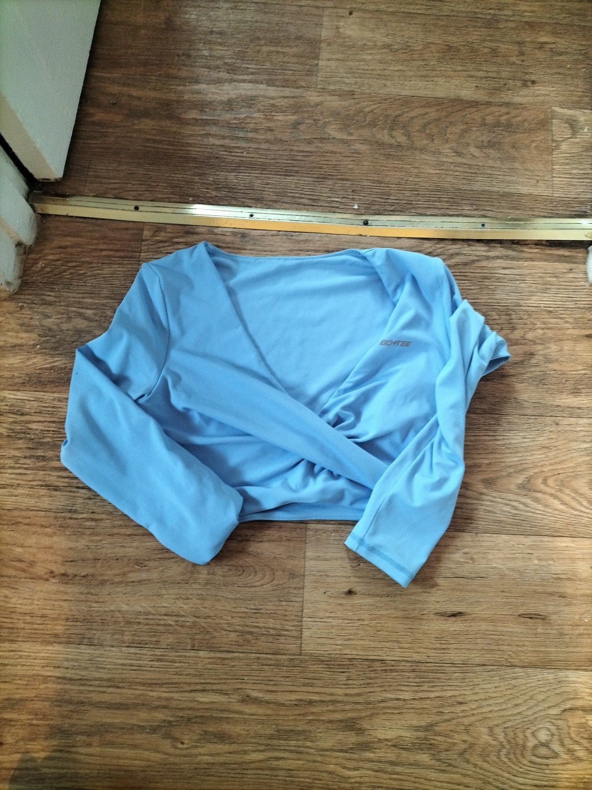 Ladies Size Medium Blue V Neck Long Sleeved Stretch Top