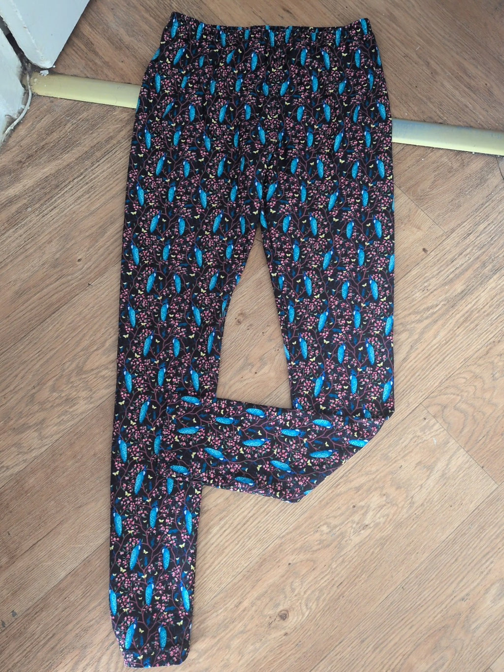 Ladies Lucy Locket Loves Size 1 Black Floral Leggings