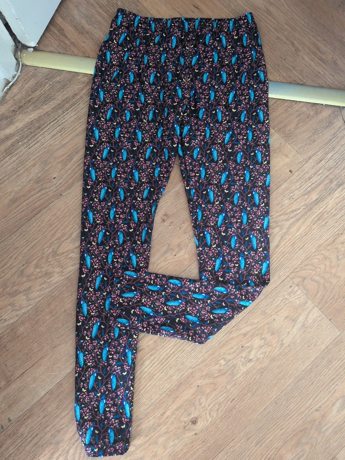 Ladies Lucy Locket Loves Size 1 Black Floral Leggings